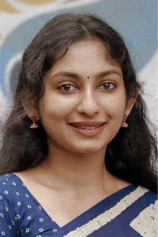 Thulasi Haridas as Nayana in Aabhyanthara Kuttavaali