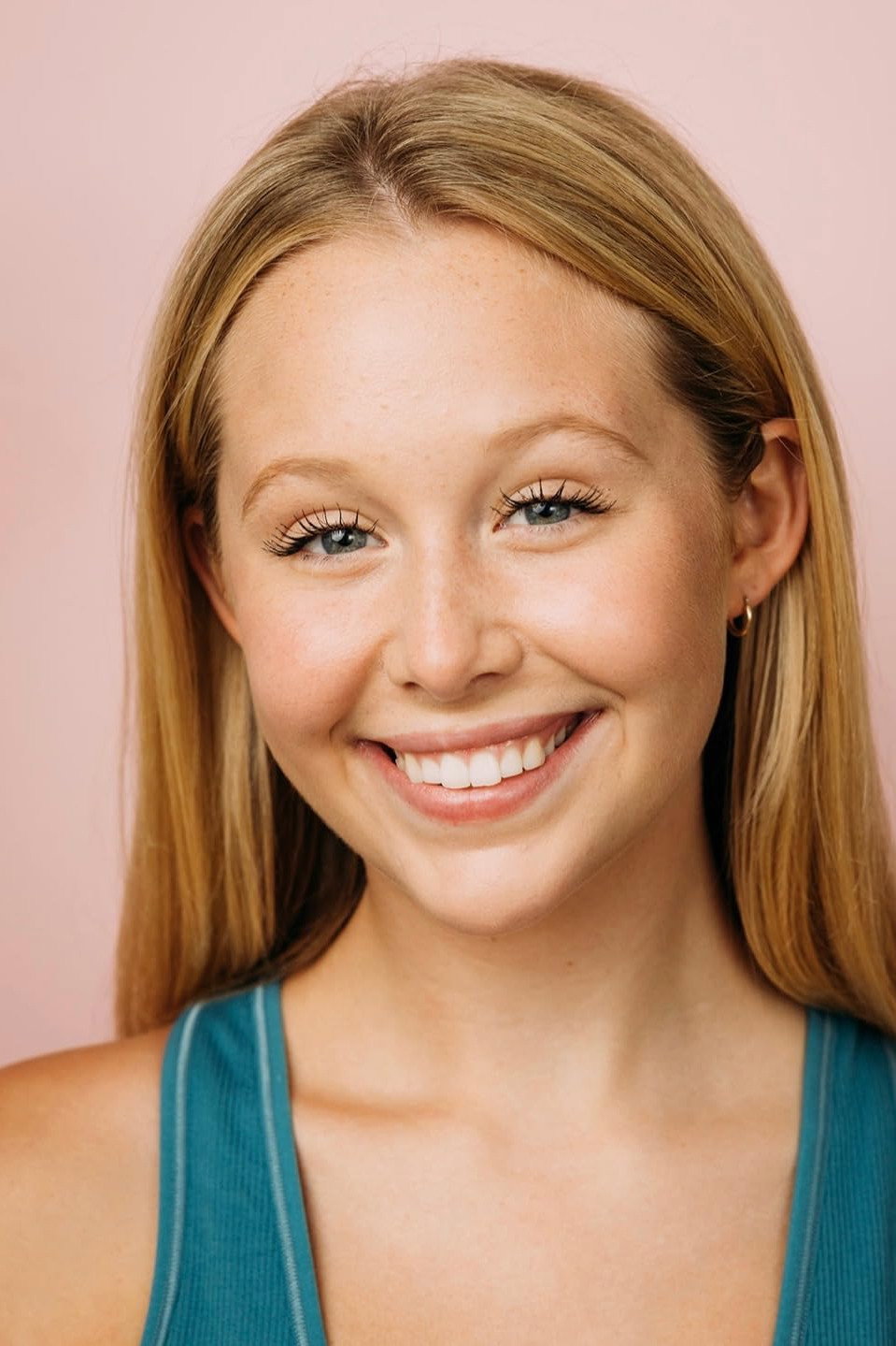 Miranda McKeon as Julie in Little Boxes
