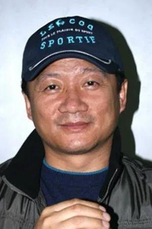 唐鉴军 as Boss in Modern Brother