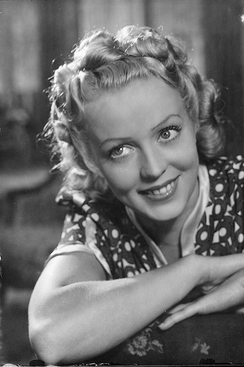 Helena Kara as Sylvi Wahl in Sylvi