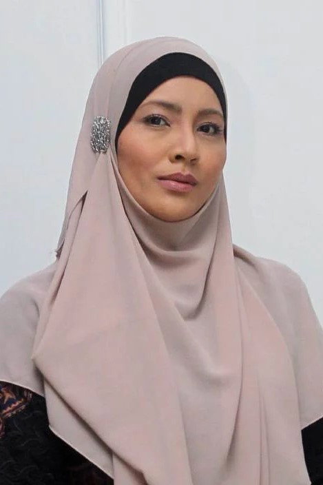 Norish Karman as Kartina in Seadanya Aku