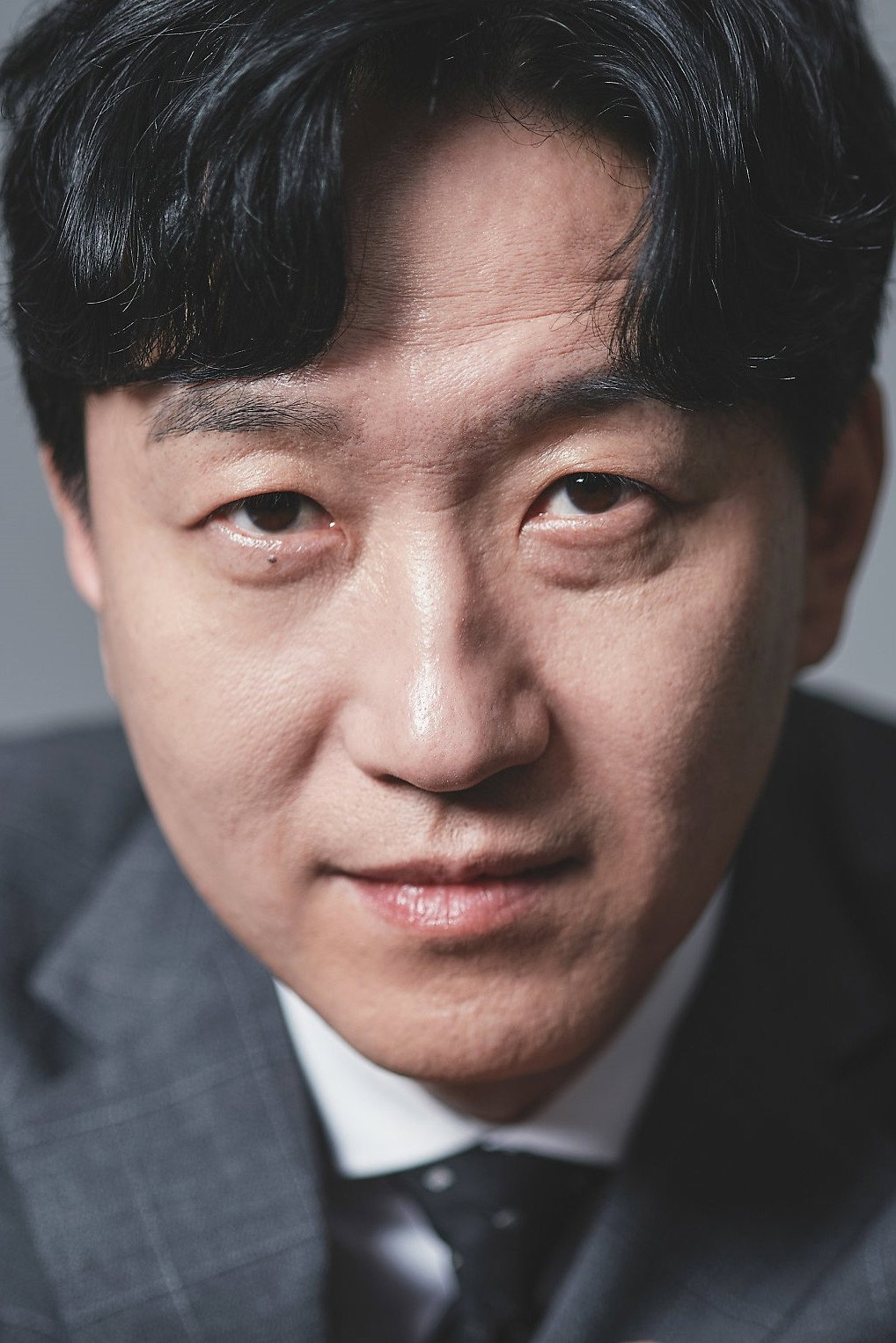 윤세웅 as Park Bong-sam (Village Chief) in I Would Rather Kill You
