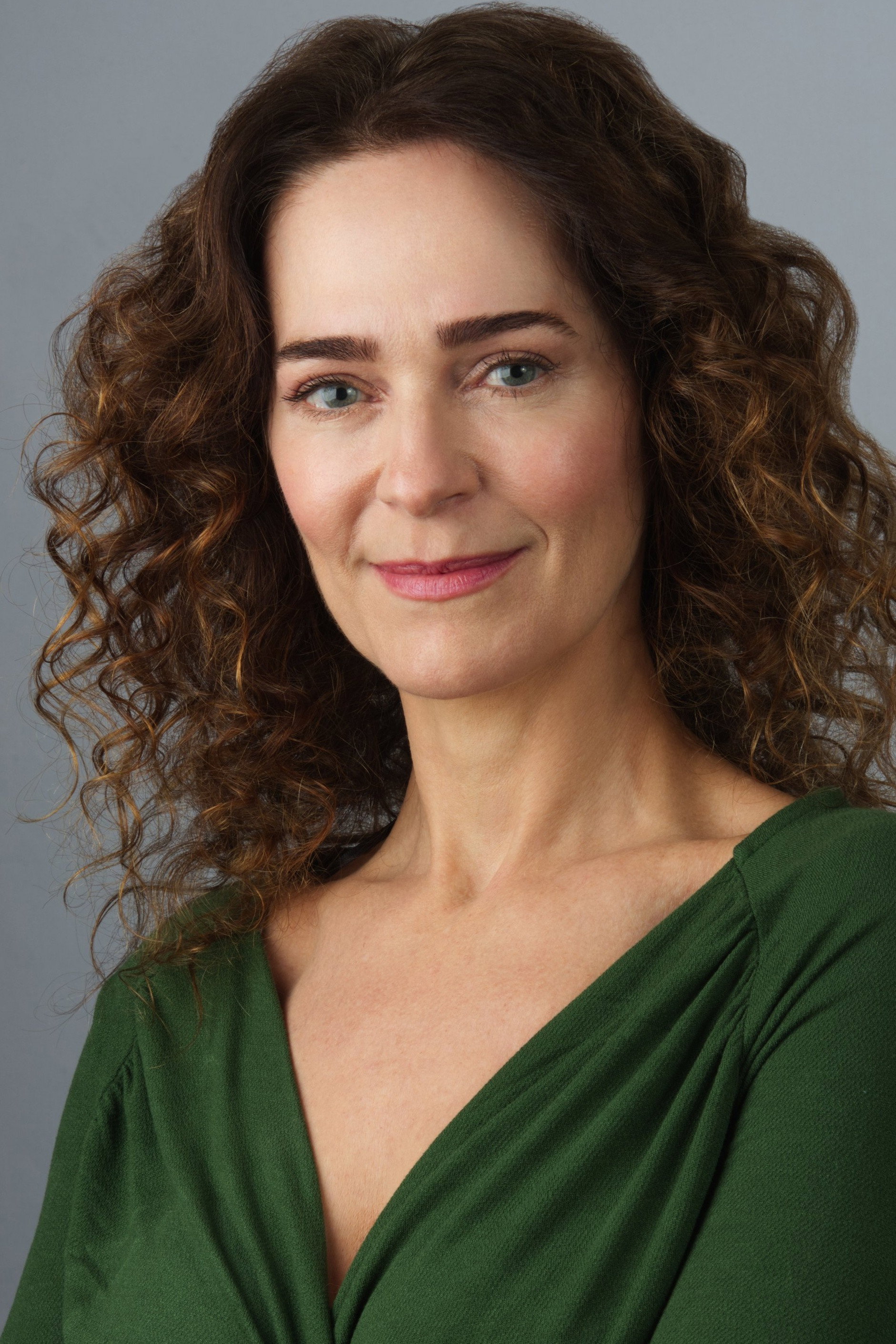Adriana Rabelo as Antônia in Cinzas e Café