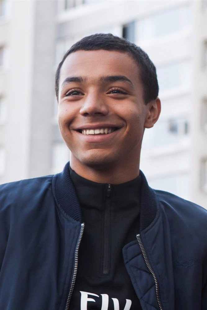 Liam Pierron as Yanis Bensaadi in School Life