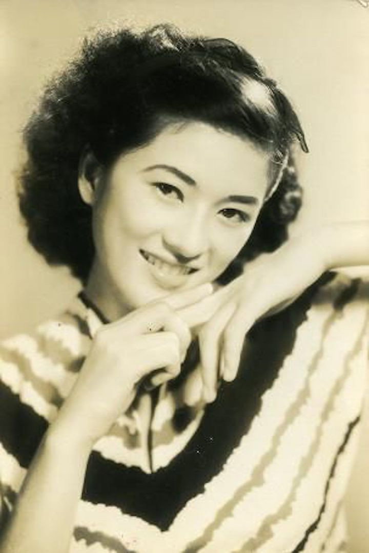 杉葉子 as Hostess Yoko in Hito Hata: Raise the Banner