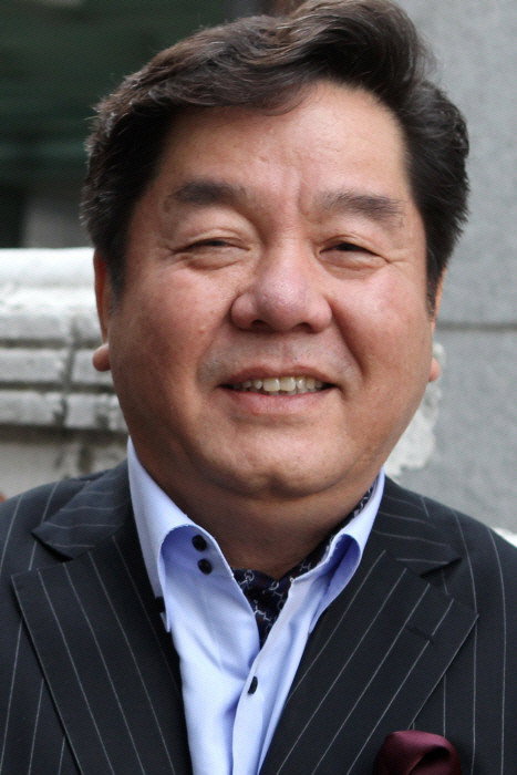 심형래 as 젊은이 in Seven Slaps on the Face