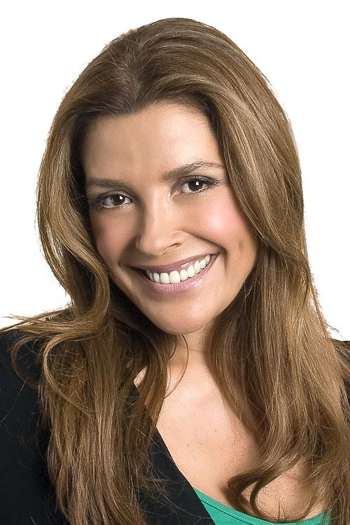 Carolina Arregui as Carmen Ramírez in Feroz