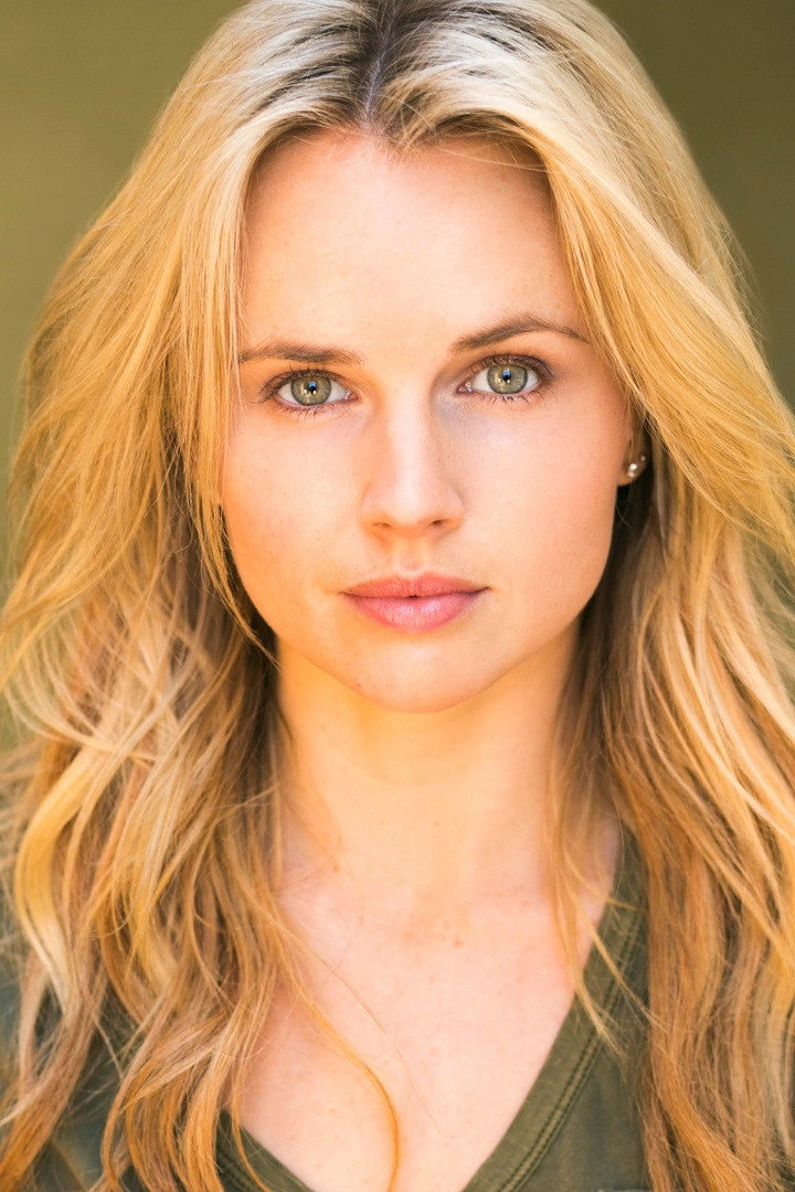 Kimberley Crossman as Amy Etzman in The 60 Yard Line
