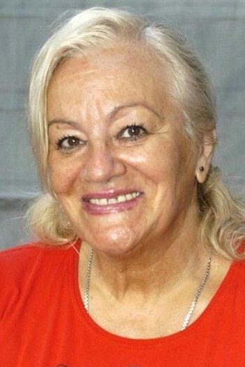 Maria Tavares as Arminda/Elisete/Portageira in Desculpem Qualquer Coisinha