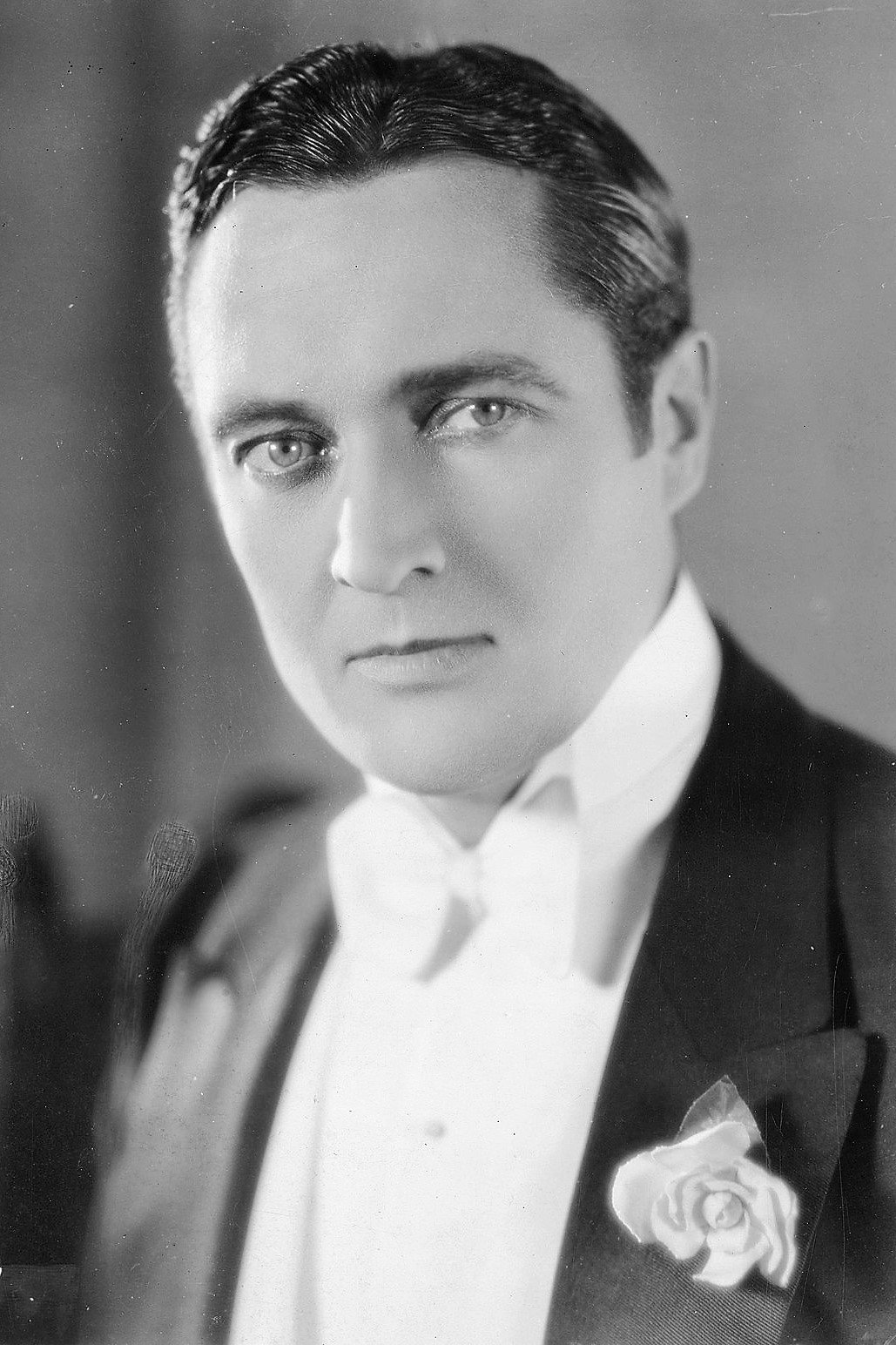 Edmund Lowe as Adm. Moffett in The Wings of Eagles