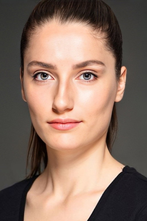 Aydan Akboğa as Zeynep in Cin Azabı