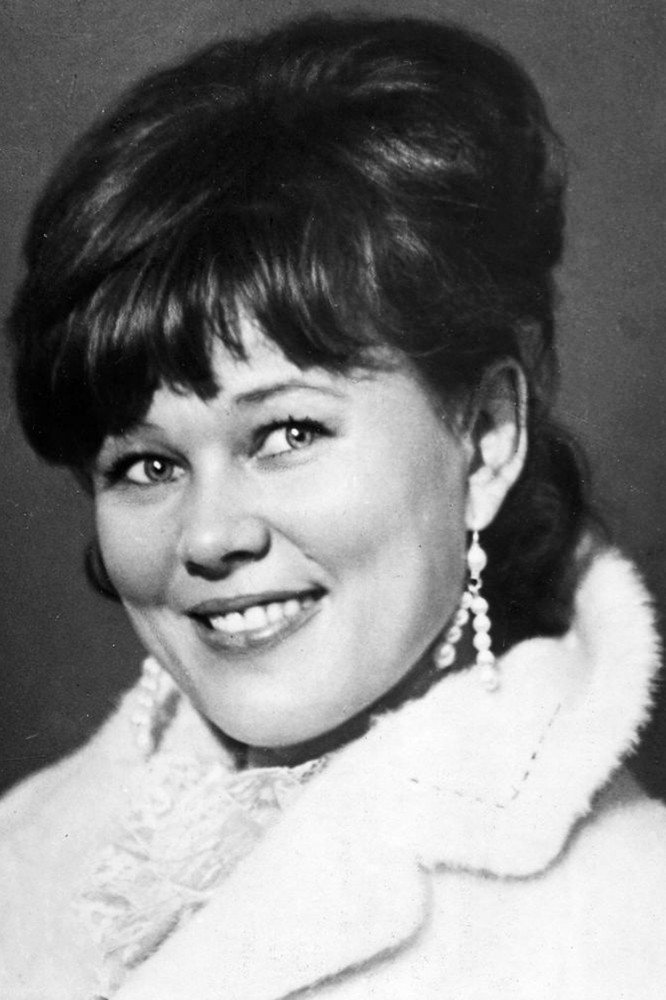Люсьена Овчинникова as Katya in The Girls