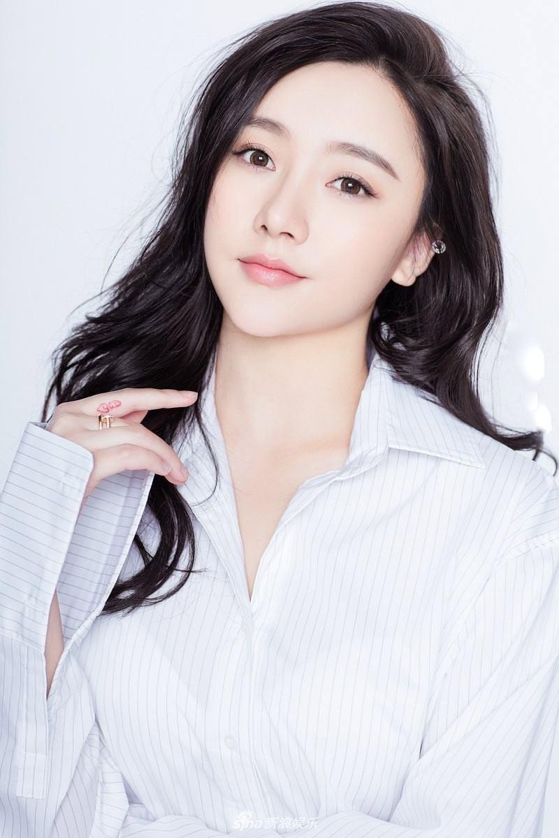 Yan Xiao as Tong Xiaozhi in Excellent Investor