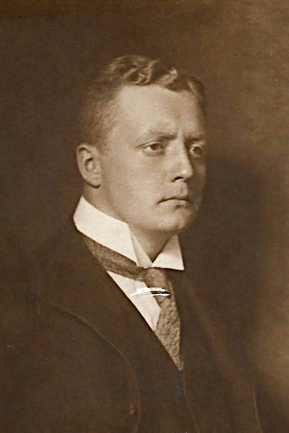 Carl Clewing as Der junge Scheich in Sumurun