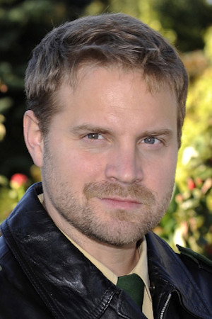Janek Rieke as Leon Ortmann in Die Eifelpraxis