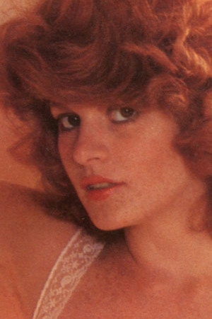 Lisa De Leeuw as Karen in Deep Ghost