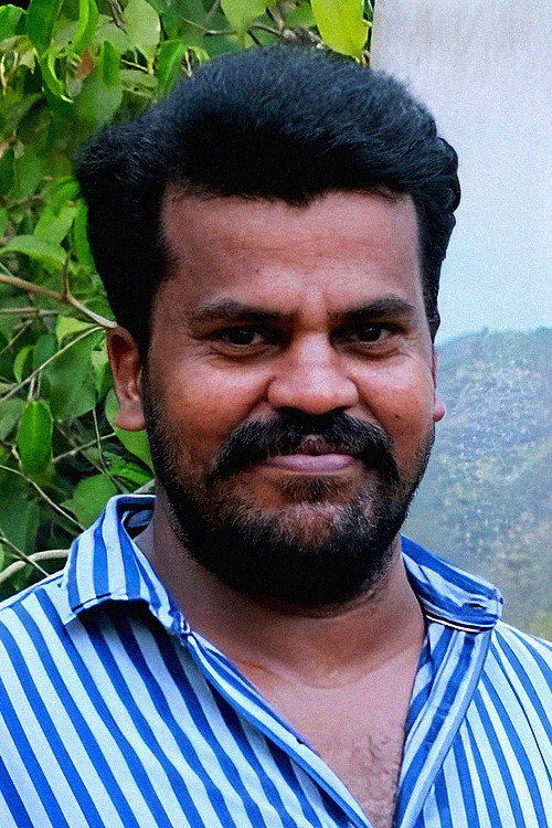 Arumugam Bala as Iruttu Pazhani in Rathasaatchi