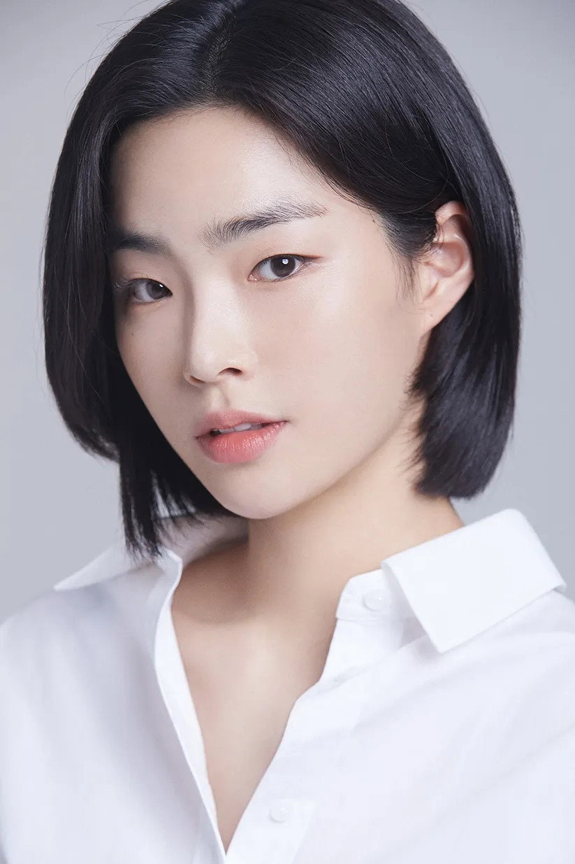조혜원 as Yoo Jung Yeon in Beautiology 101