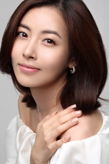 Hong So-hee as Eun-jung in Muoi: The Legend of a Portrait