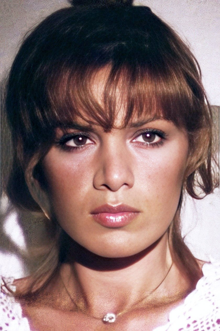 Rita Silva as la ragazza bionda in Tutto suo padre