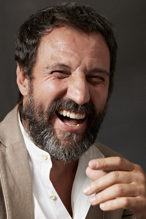 Walter Leonardi as Poliziotto / Amico del calcetto / Spettatore cinema in La solita commedia: Inferno