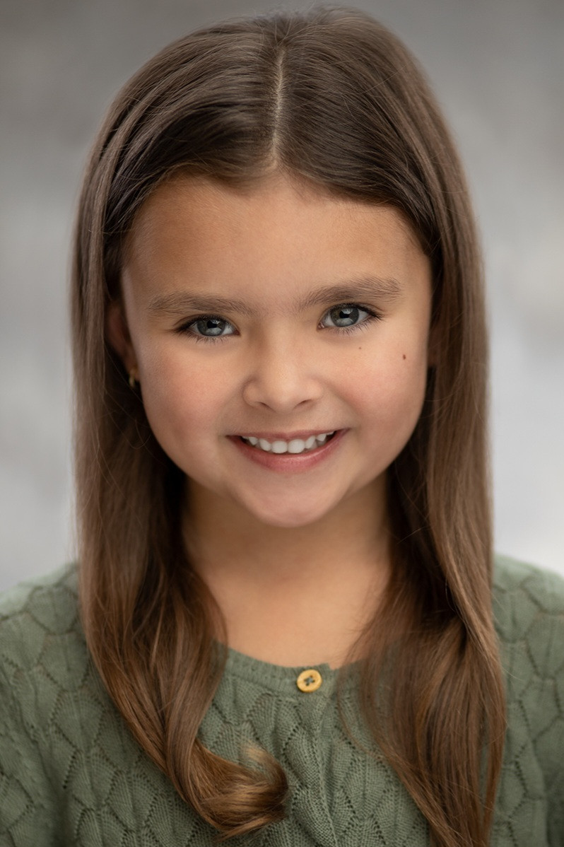 Mila Jones as Riley Cooper in Love Is a Piece of Cake