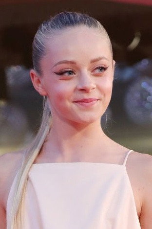 Federica Pala as Elena in Crush – La Storia di Tamina