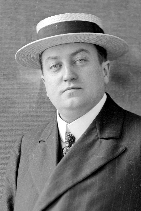 Nils Aréhn as Edmond Garter, juvelerare in The Amateur Film