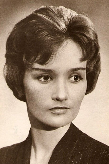 Зинаида Кириенко as Aneta in The Magpie