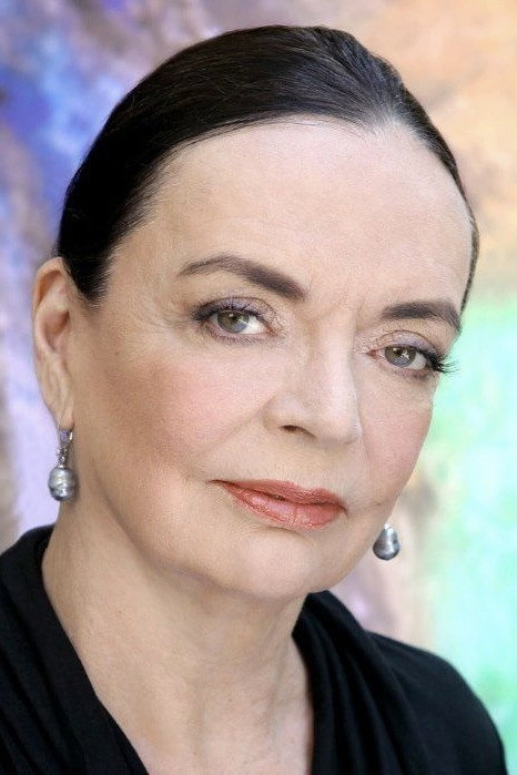 Barbara Steele as Elisabeth Blackwood in Castle of Blood