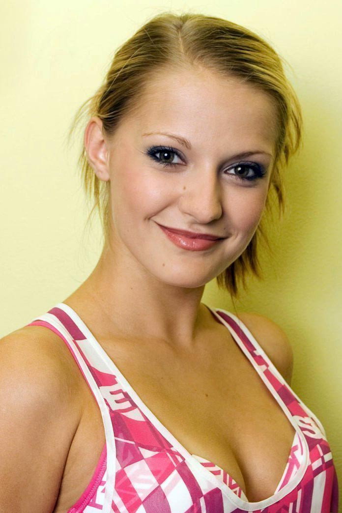 Šárka Vaňková as Lenka in Virginity Sucks
