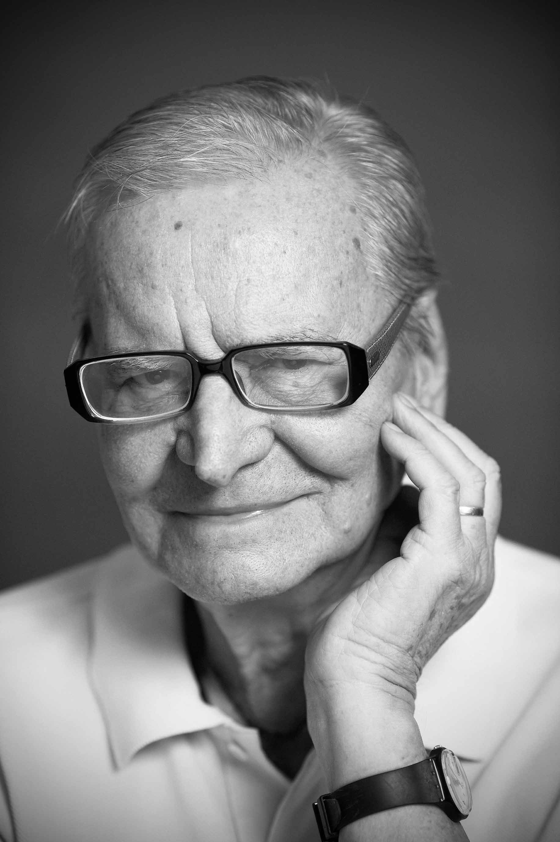 Radu Beligan as narator in Our Director