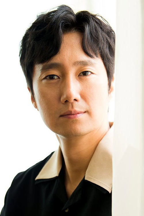 박해일 as Kim Jang-han in The Last Princess