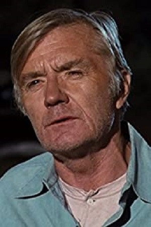 Bill Morey as Oscar in The John Larroquette Show