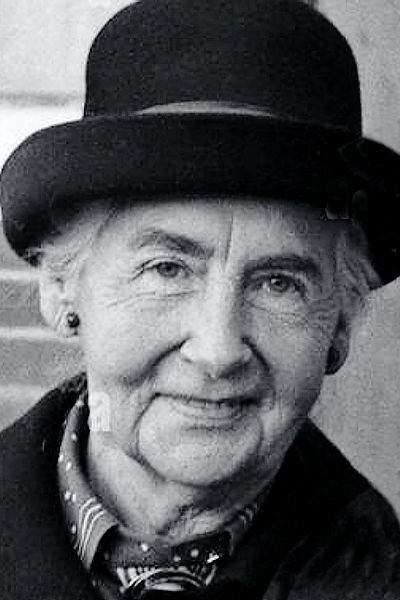 Else Quecke as Oma in Kein schöner Land