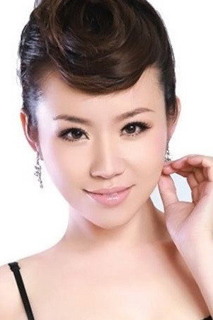 刘紫玲 as Snake Master in White Snake