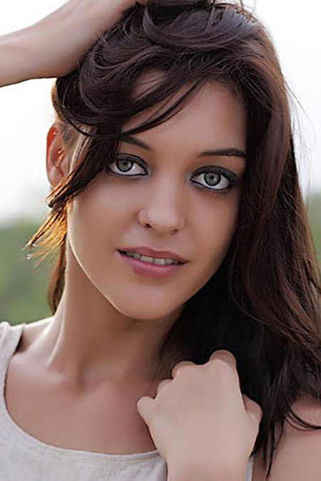 Andreanne Nouyrigat as Marti in Enakkul Oruvan