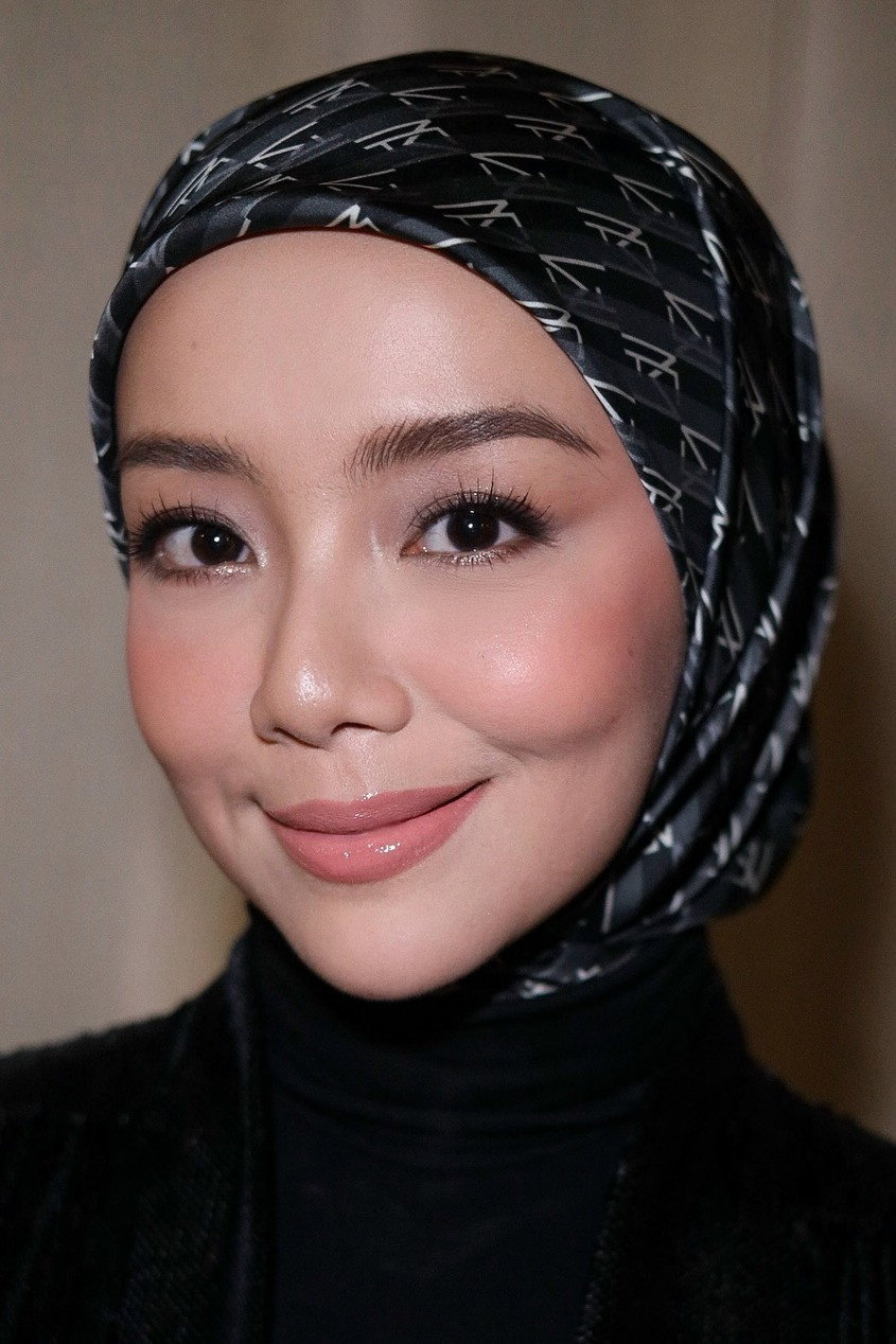 Mira Filzah as Sarah in Cinta Tak Pernah Tepat Waktu