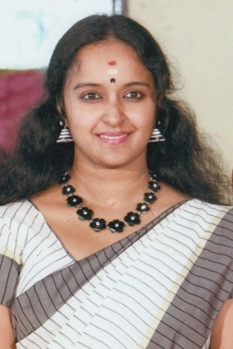 Shalu Menon as Anupama in Thinkal Kalamaan