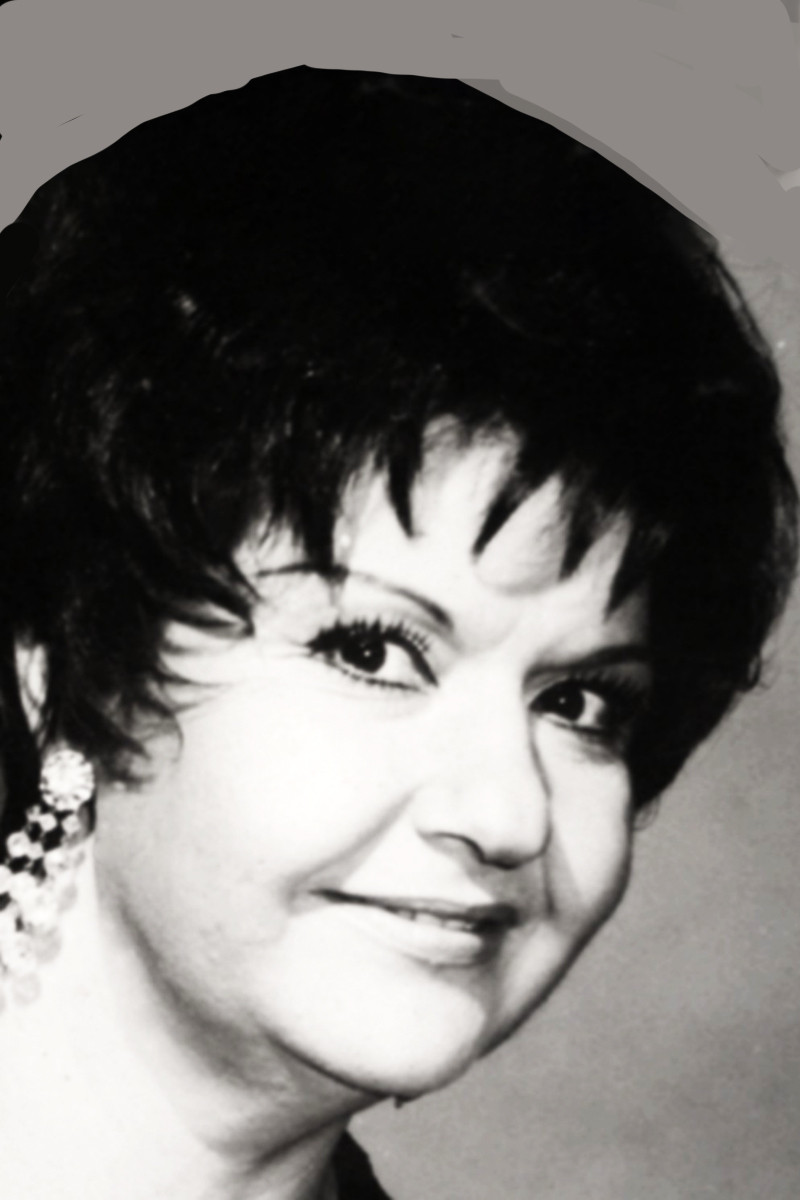 Zulma Grey as Marcela in La cómplice