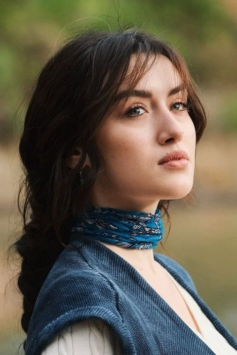 Cemre Arda as Zeynep in Winds of Love