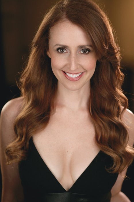 Bettina Bilger as Aviva in Hungry