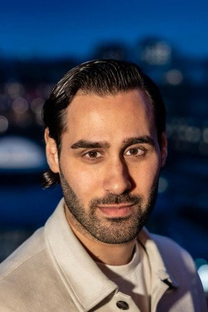 Behrouz Badreh as Self in Detektiverna