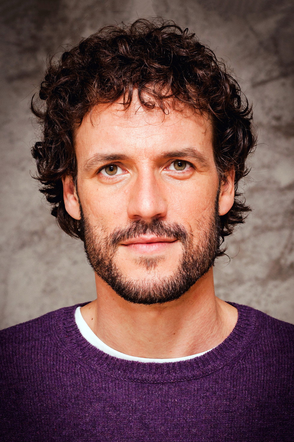 Daniel Grao as Bernat Estanyol in Cathedral of the Sea