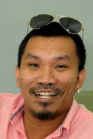 Mongol Stres as Hendrik in Gereja Setan
