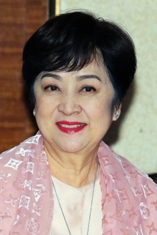 甄珍 as Zhu Zhen-Niang in Feng Yang Flower Drum
