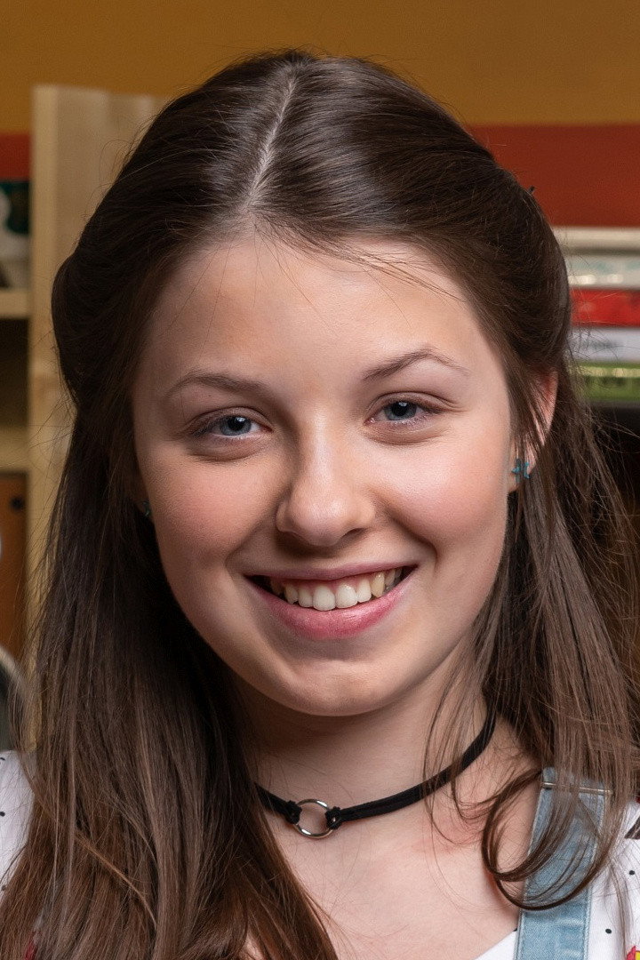 Amálie Roznětínská as Sára Kroková in Občanka