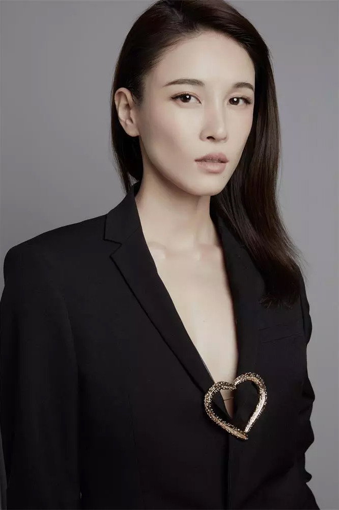 Zhang Lanxin as Bonnie in Chinese Zodiac