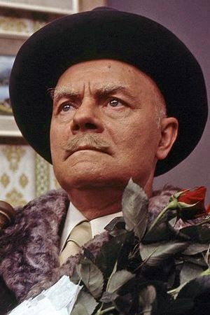 Milivoje Mića Tomić as Bobov šef in Hot Wind
