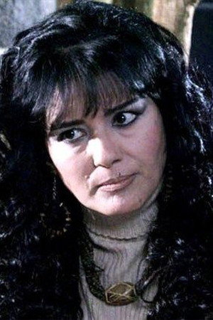 سمر سامي as Sobhiya in Samra